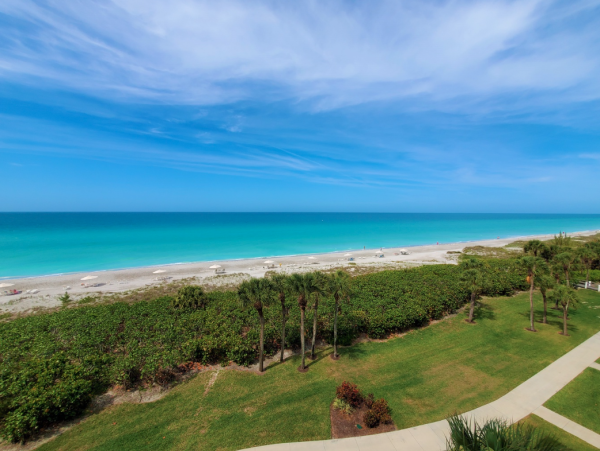 Luxurious Beachfront Condo in Longboat Key Florida - Stunning Gulf Views
